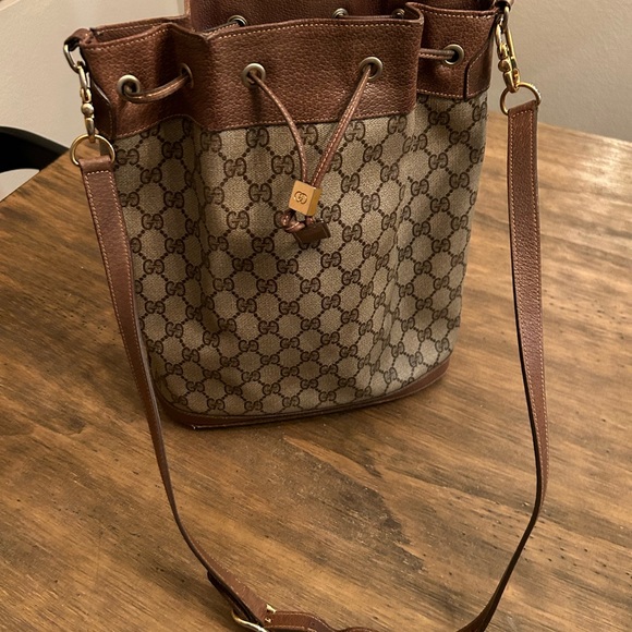 1980s Vintage Gucci GG Monogram Leather Bucket Bag Crossbody *tear* - Picture 11 of 17